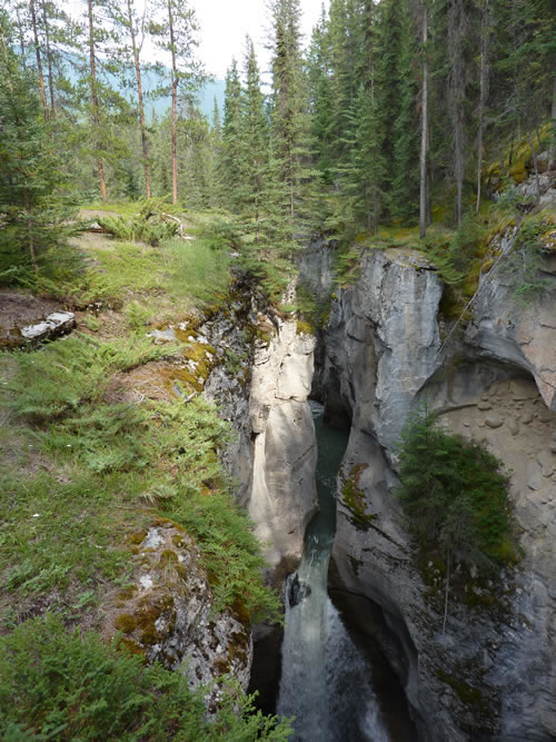 maligne canyon