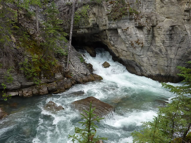 maligne river